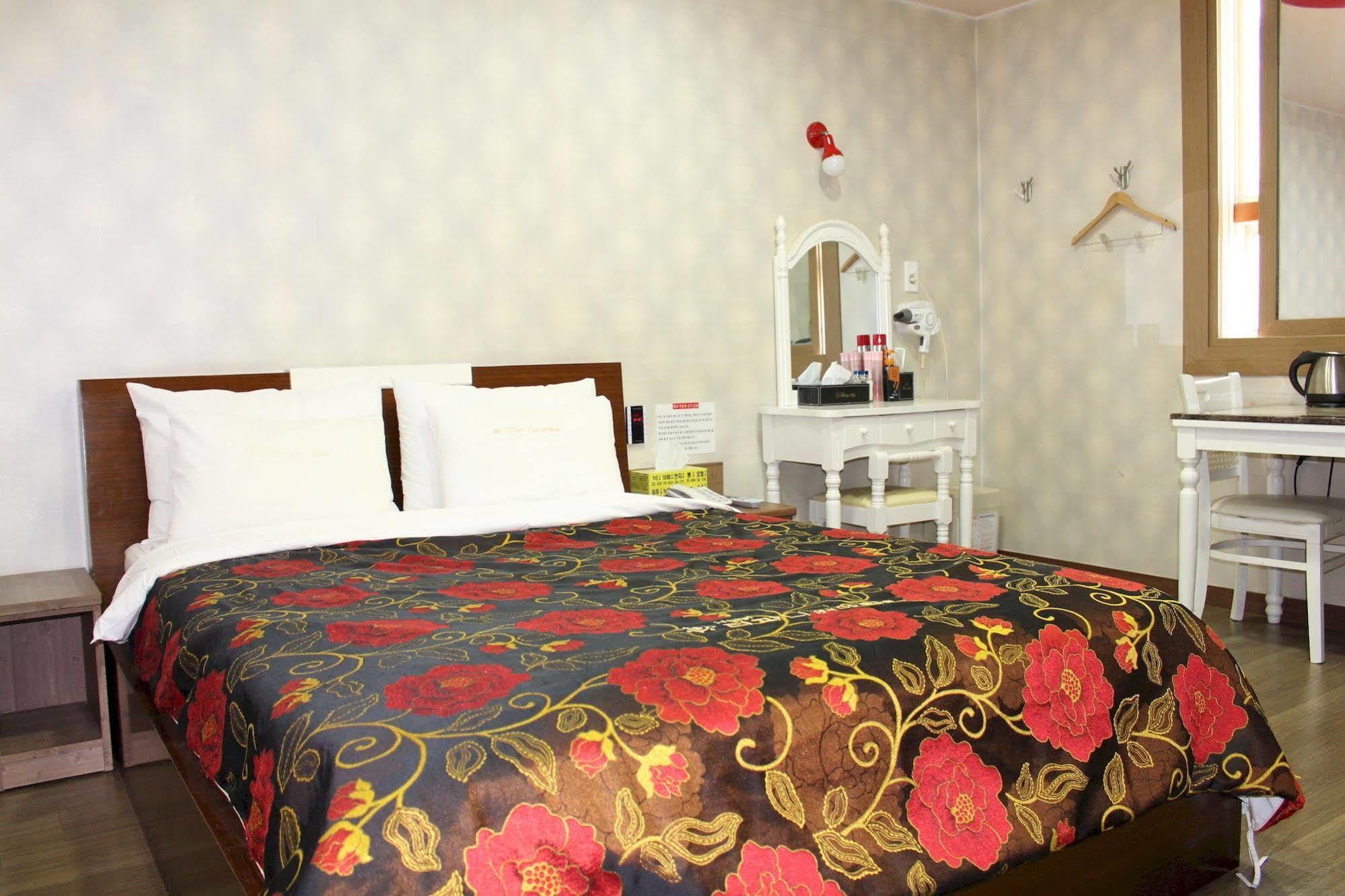 Tiffany Motel Mokpo Exterior photo