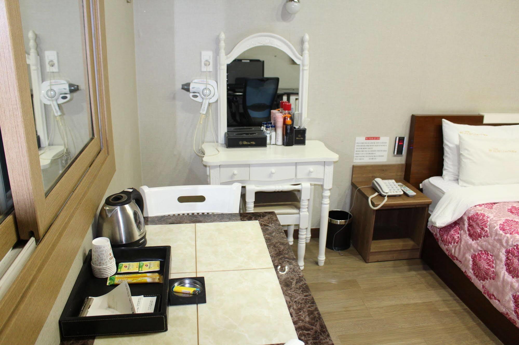 Tiffany Motel Mokpo Exterior photo